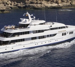 Cruising On Board Yacht BLUE MOON