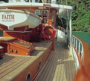 Yacht Faith  
