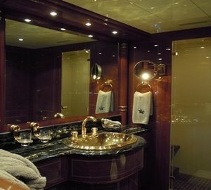 The 33m Yacht GAGAGRIS