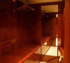 The 33m Yacht GAGAGRIS