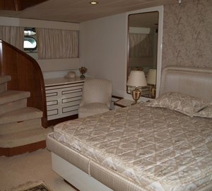 Staircase: Yacht PARADIS's Cabin Captured