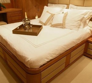 The 25m Yacht NOON TEASE