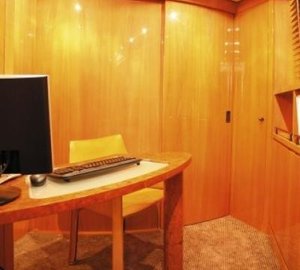 The 30m Yacht LADY LUCK