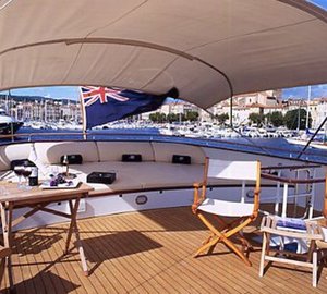 Life On Yacht HEAVENLY DAZE