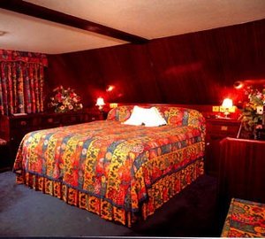 Main Master Cabin On Yacht GLORIOUS