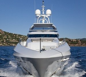 Forward Aspect: Yacht MANIFIQ's Cruising Image