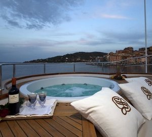 Jacuzzi Pool On Yacht SIRAHMY