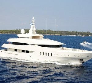 Cruising On Board Yacht ALKHOR