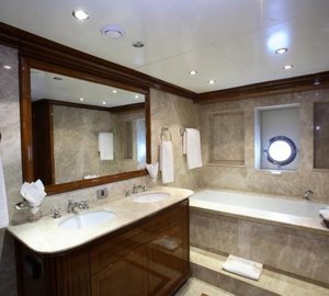 Bath On Yacht MONTIGNE