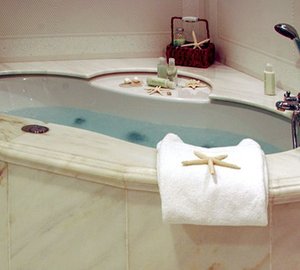 Bathroom Aboard Yacht ELEGANT 007