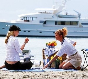 The 33m Yacht HUNTRESS