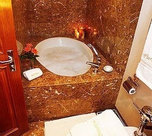 The 33m Yacht HUNTRESS