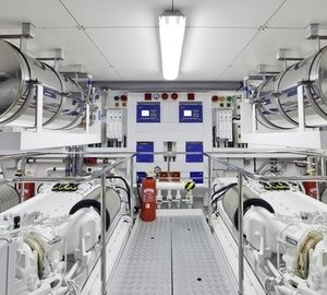 The 34m Yacht BLACK AND WHITE