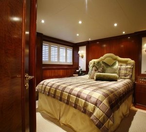 Starboard Side: Yacht OCEAN CLUB's Guest's Cabin Image