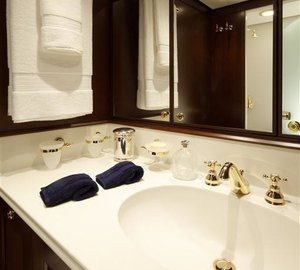 Close Up: Yacht AXANTHA II's Bath Photograph