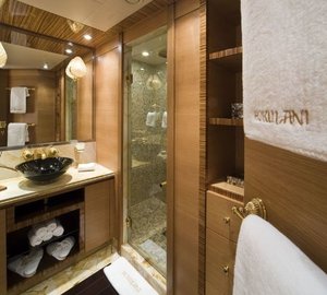 Twin Bed Bath On Board Yacht HOKULANI
