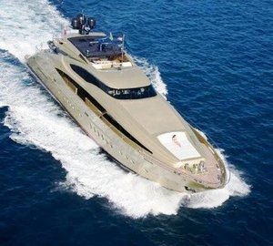 Forward Aspect: Yacht HOKULANI's Cruising Pictured