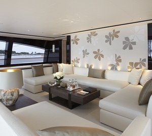 Sitting: Yacht TWIZZLE's Premier Saloon Captured