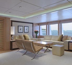 Sitting: Yacht HUNTRESS's Lounging Image