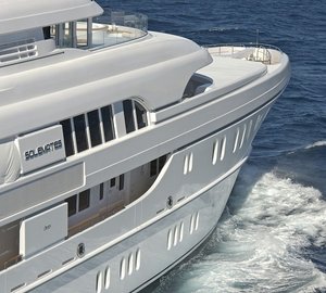 Detail Forward Aspect Aboard Yacht HUNTRESS