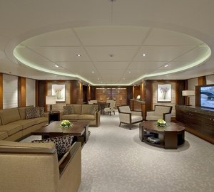 Aft: Yacht HUNTRESS's Premier Deck Saloon Captured