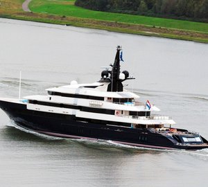 From Above: Yacht SEVEN SEAS's Cruising Photograph