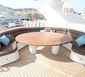 Flybridge Alfresco Dining