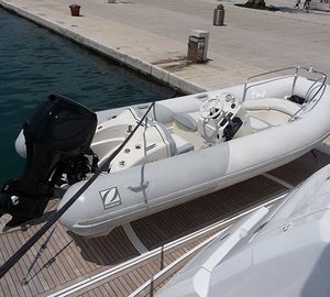 The 25m Yacht LUCKY BEAR