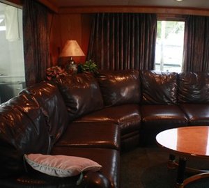 The 30m Yacht TURNIN' LEFT