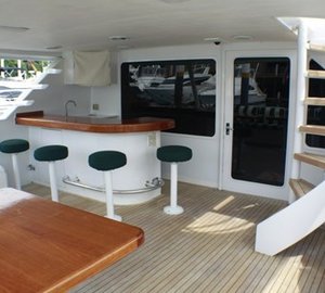 The 30m Yacht TURNIN' LEFT