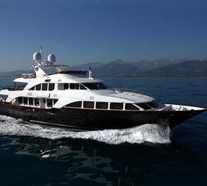 Cruising On Board Yacht AFRICAN QUEEN