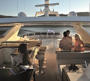 Fly Bridgedeck On Yacht ESPRESSO