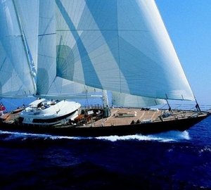 Overview: Yacht LUNA's Cruising Photograph