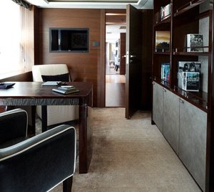 Motor Yacht IMPERIAL PRINCESS BEATRICE By Sunseeker - Desk