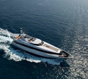 Cruising Aboard Yacht PALM B