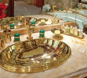 Close Up: Yacht AQUALIBRIUM's Main Master Bath Photograph