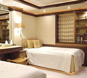 Light: Yacht SEA WALK's Twin Bed Cabin Photograph