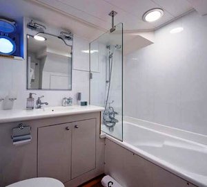 Camara C - Bathroom