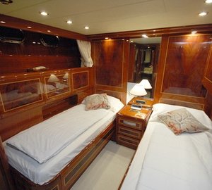 Chrysanthe S -  Twin