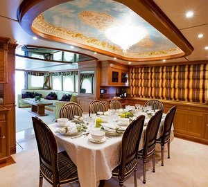 OPPORTUNITY -  Dining from starboard