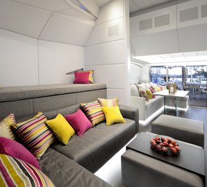 1 Life Yacht - Saloon