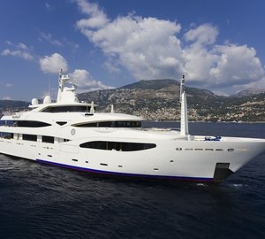 1 Yacht ROMANCE exterior.