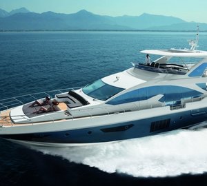 1-Azimut Flybridge 80 superyacht at full speed