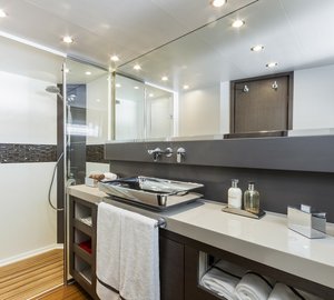1-Numarine 70 HT Yacht - Bathroom