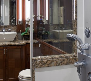 1-OA 85 Yacht - Master head