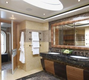 1-Predator Yacht - Owners Bathroom