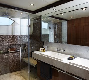 1-Superyacht Princess 32M - Owners Bathroom