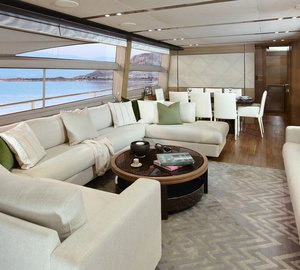 1-Superyacht Princess 82 - Saloon