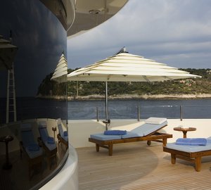 16 superyacht ROMANCE sundeck