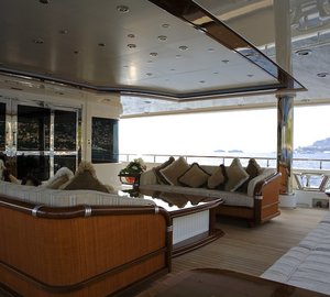 17 Luxury super yacht ROMANCE main deck